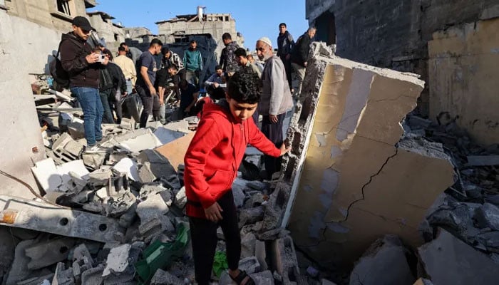 اسرائیلی فوج کی غزہ کے تین مقامات پر بمباری، 30 سے زائد فلسطینی شہید