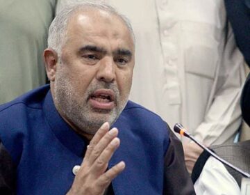 اسپیکر یا وزیرِاعظم کے خلاف تحریک عدم اعتماد لانی ہے: اسد قیصر