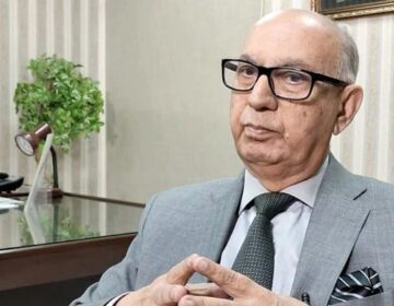 بانی پی ٹی آئی کی کسی حکومتی یا عسکری عہدیدار سے ملاقات نہیں ہوئی: عرفان صدیقی