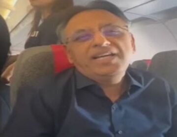 حادثے سے بچنے والی کراچی سے لاہور کی پرواز میں اسد عمر بھی سوار تھے