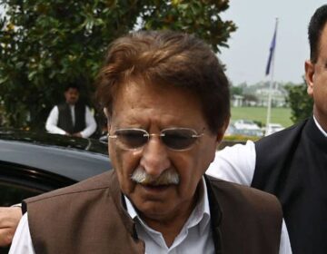 راجہ فاروق حیدر کی متاثرینِ گولہ باری سے اظہارِ یکجہتی کیلئے وادیٔ نیلم آمد