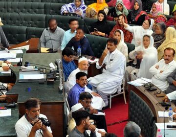 سٹی کونسل کراچی میں گاڑیاں دھونے کیلئے لائن کا پانی استعمال کرنے پر جرمانے کی قرارداد پیش