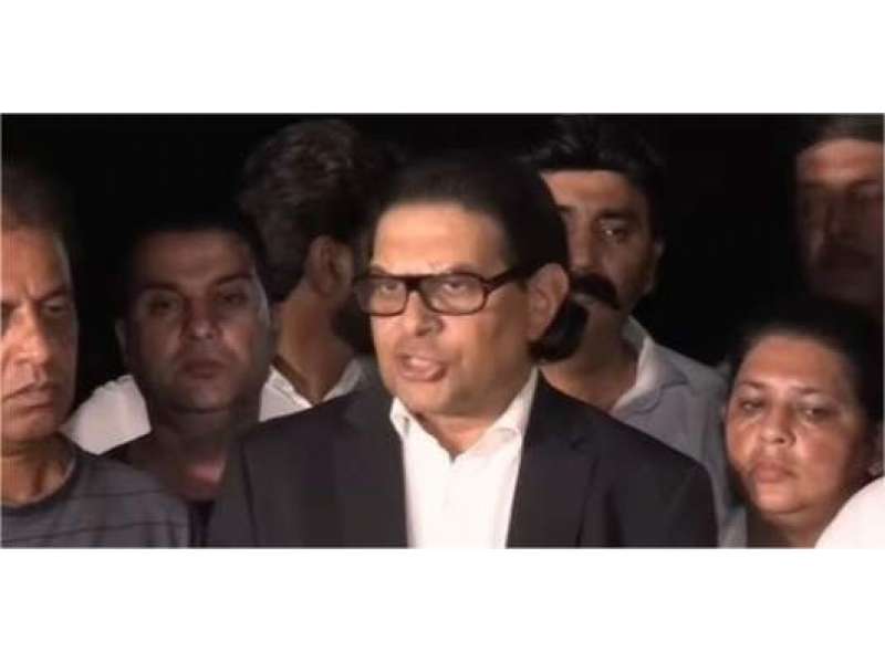 سپریم کورٹ آئینی بنچ کے فیصلے نے آئینی عمارت منہدم کر دی فیصلے نے اجازت دے دی کہ کوئی افسر بند کمروں میں سویلینز کا ٹرائل کر کے 14 سال 10 سال یا بعض کیسوں میں سزائے موت بھی دے سکتا ہے، سلمان اکرم راجہ کا ردعمل