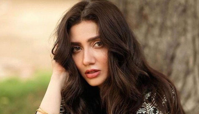 شاہ رخ خان سے متعلق سوال پر ماہرہ خان کا عقلمندانہ جواب صارفین کو بھا گیا
