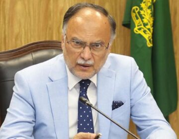 وزارتیں اہم اور اپنی تکمیل کے آخری مراحل کے منصوبوں پر توجہ دیں، احسن اقبال