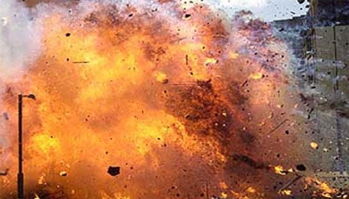 پشاور: بچہ کھیت سے دستی بم گھر اٹھا لایا، پھٹنے سے نوجوان ہلاک، 3 زخمی