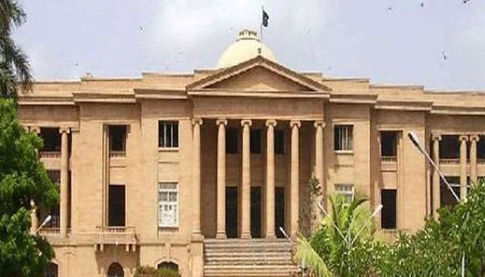 کراچی: عدالت نے پولیس کو پسند کی شادی کرنے والے جوڑے کی گرفتاری سے روک دیا