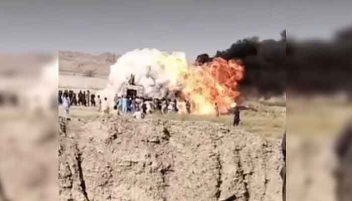 کراچی: نوشکی آئل ٹینکر دھماکا، مزید 4 زخمی دم توڑ گئے، جاں بحق افراد کی تعداد 7 ہوگئی
