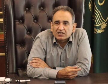آلائشیں ٹھکانے لگانے کے بعد گلی محلوں کو عرق گلاب سے دھویا جارہا ہے: کمشنر لاہور