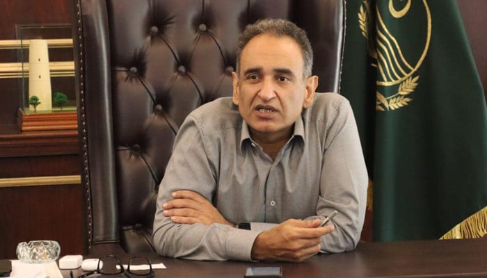 آلائشیں ٹھکانے لگانے کے بعد گلی محلوں کو عرق گلاب سے دھویا جارہا ہے: کمشنر لاہور