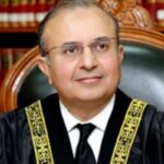 جسٹس منصور علی شاہ نے قائم مقام چیف جسٹس کا حلف اٹھا لیا