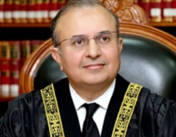 جسٹس منصور علی شاہ نے قائم مقام چیف جسٹس کا حلف اٹھا لیا
