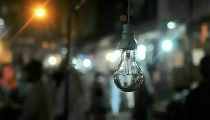 حکومت 300 فیڈرز لےکر ریکوری میں مدد دے تو لوڈشیڈنگ کا خاتمہ ممکن ہے، مونس علوی