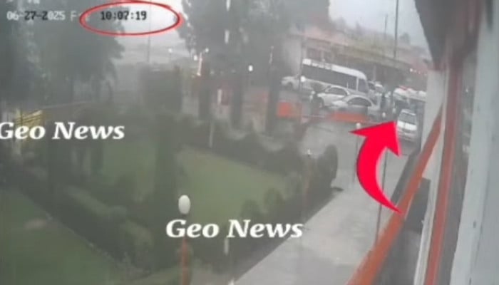 دریائے سوات میں پھنسے خاندان کی مدد کیلئے ریسکیو کی پہلی گاڑی کتنی دیر میں پہنچی؟