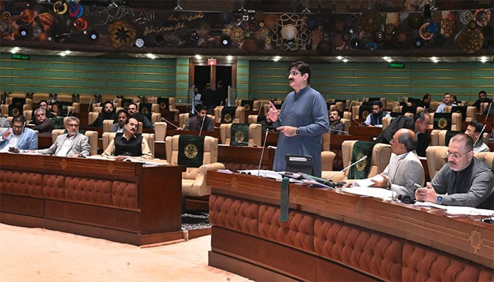 سندھ کے عوام کیلئے بڑی خوشخبری، مختلف ریونیو چارجز کم کردیے گئے