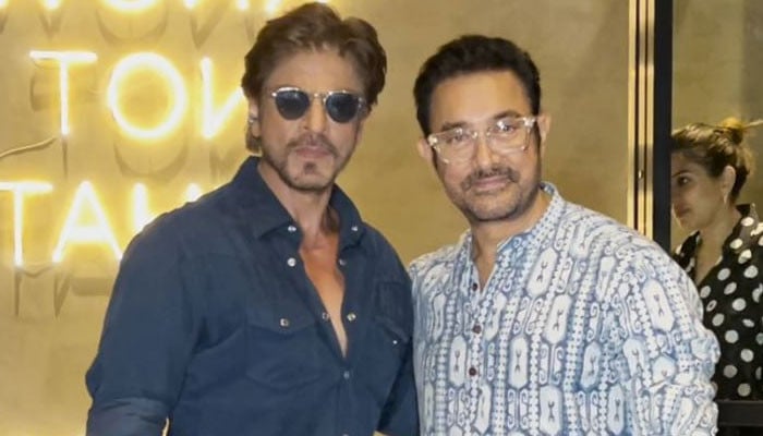 شاہ رخ اور میں ایک دوسرے کو چھچھورا کہتے تھے، عامر خان کا انکشاف