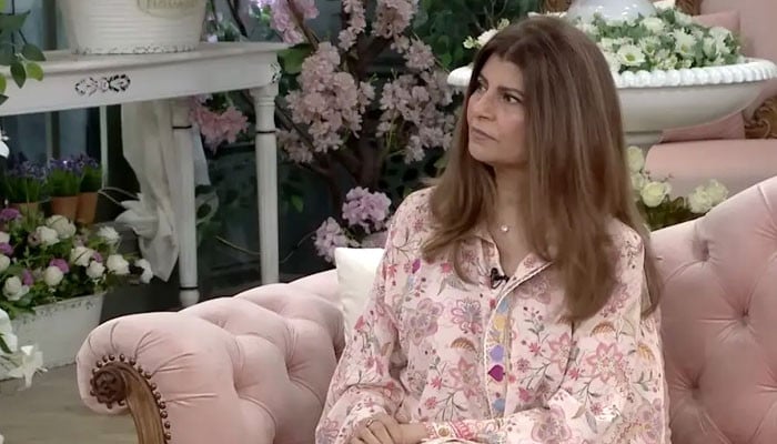 شوہروں کو گھر کا بجٹ خود مینٹین کرنا چاہیے: روبینہ اشرف