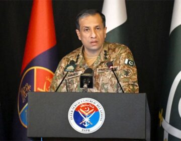 فوج سیاسی جماعتوں سے بات کرنے میں دلچسپی نہیں رکھتی: ڈی جی آئی ایس پی آر