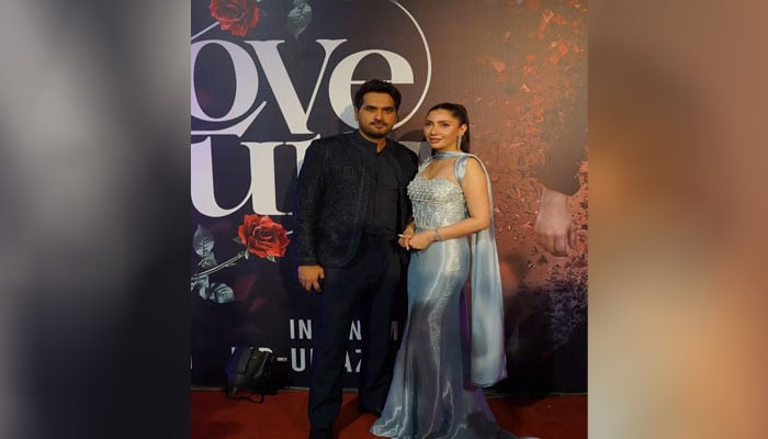 ماہرہ خان اور ہمایوں سعید کی نئی فلم کا رنگا رنگ پریمیئر