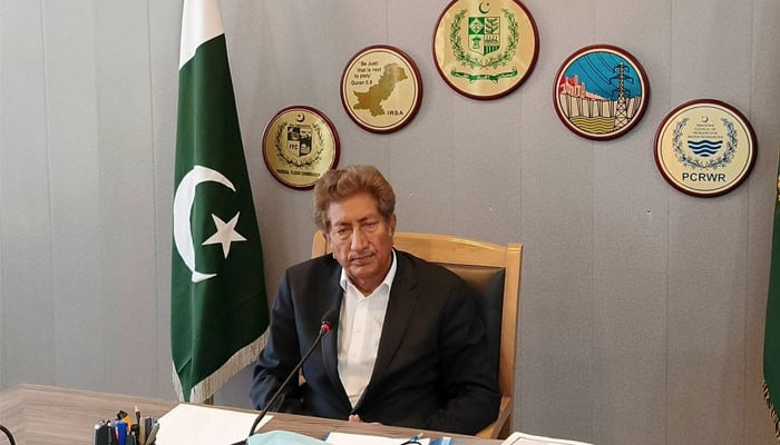 پانی پاکستان کی لائف لائن ہے جس سے پیچھے نہیں ہٹیں گے: معین وٹو