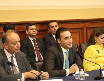 پاکستان کا اعلیٰ سطحی کثیر الجماعتی وفد لندن پہنچ گیا