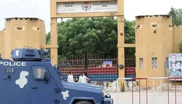 ڈی آئی جی کراچی جیل محمد حسن سہتو کو معطل کر دیا گیا