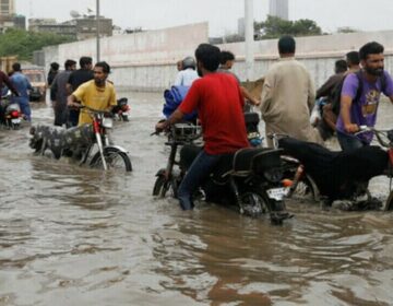 کراچی: بارش کے دوران 2 دن میں 8 افراد جاں بحق
