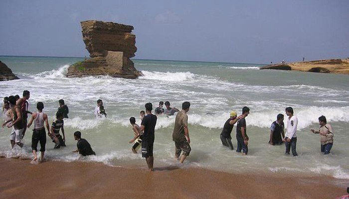 کراچی: عید پر دفعہ 144 کے تحت سمندر میں نہانے پر پابندی