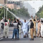 کراچی میں سندھ ایمپلائزالائنس کا احتجاج، شہر میں ٹریفک کا نظام درہم برہم ہوگیا