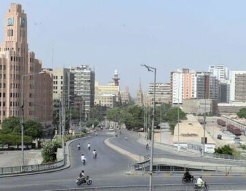 کراچی میں وقفے وقفے سے تیز ہوائیں چلنے کا امکان