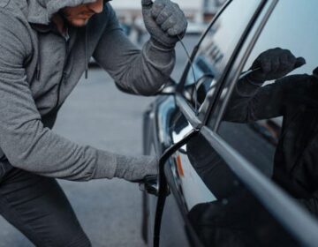 کراچی، کار چوری کی فوٹیج منظر عام پر آگئی
