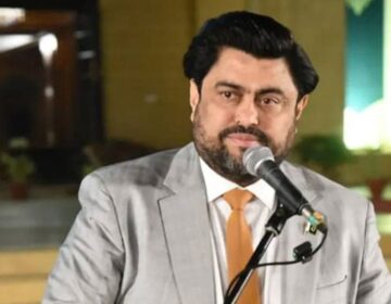 گورنر سندھ نے مختلف افراد کو امدادی چیک دیے