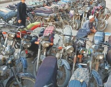 کراچی میں 32 مرکزی سڑکوں سے پارکنگ فیس مکمل طور پر ختم